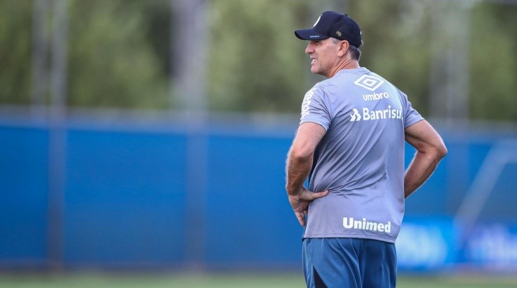 Renato: problemas no time titular (Foto: Lucas Uebel/Divulgação/Grêmio)