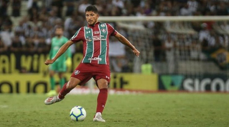 Yuri disputa vaga no meio de campo. Setor conta com muitos jogadores.