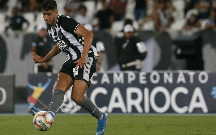 Pedro Raul: dúvida entre os titulares (Foto: Vitor Silva/Botafogo/Divulgação)