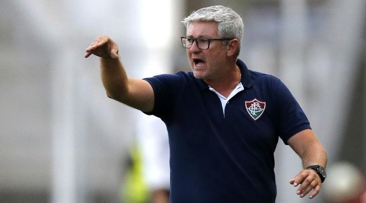 Odair Hellmann está sendo pressionado pela torcida do Fluminense