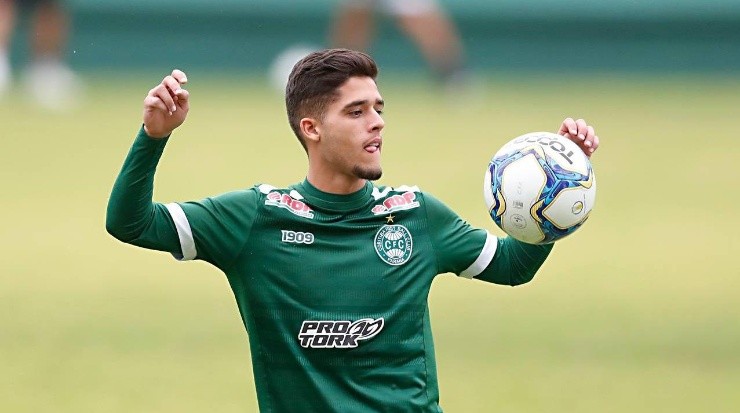 Yan Couto é considerado uma das revelações do Coritiba na base