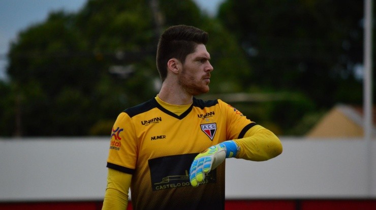 Mauricio retorna ao gol do Atlético Goainiense após ser desfalque contra o CRAC