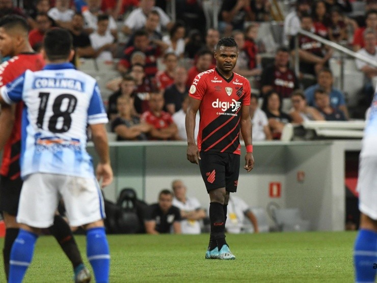 Nikão: na mira de Renato Portaluppi(Foto: Athletico-PR/Divulgação)