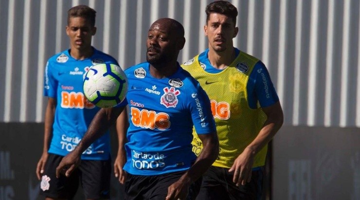 Love: peso do momento ruim é dos jogadores (Foto: Daniel Augusto Jr/Ag. Corinthians/Divulgação)