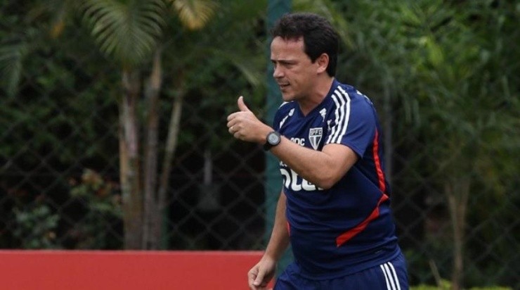 Fernando Diniz aprova preleções motivadoras ao seus jogadores. Foto: Rubens Chiuri.
