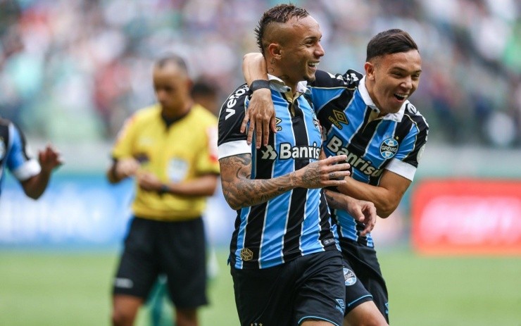 Pepê: inspiração no companheiro de ataque (Foto: Lucas Uebel/Grêmio FBPA/Divulgação)