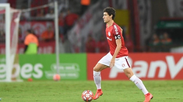 Longa recuperação: volante soma mais de 250 dias sem atuar (Foto: Ricardo Duarte/Inter/Divulgação)