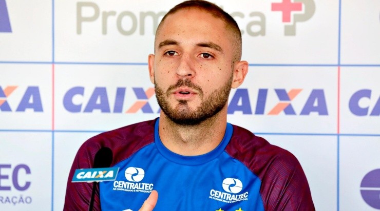 Régis está acertado com o Cruzeiroe põe pressãoem Maurício.Foto: Felipe Oliveira / EC Bahia