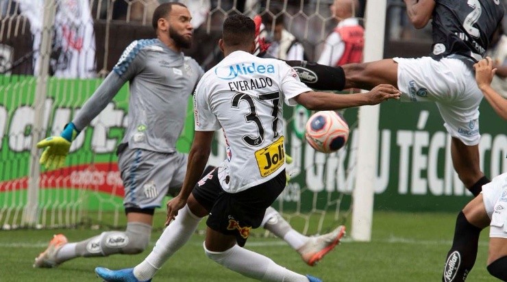 Everaldo marcou no clássico contra o Santos – Foto: Daniel Augusto Jr/Ag. Corinthians.