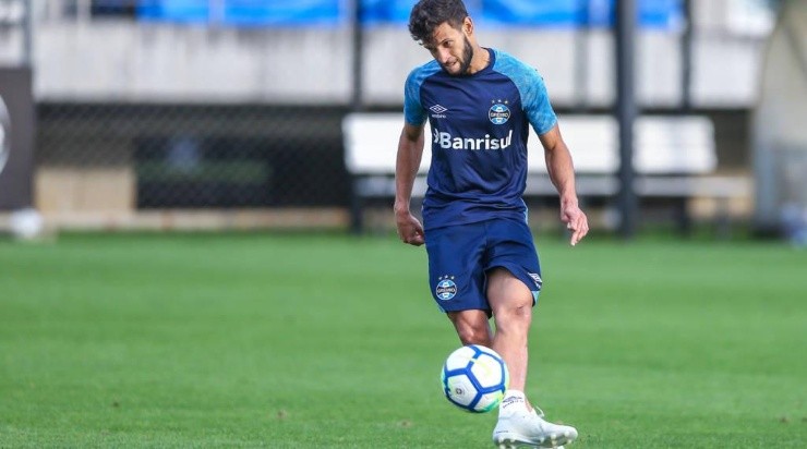 Capixaba: na mira da Europa (Foto: Lucas Uebel/Grêmio/Divulgação)