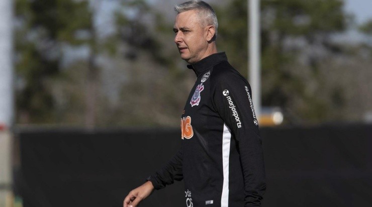 Tiago Nunes vem sendo contestado pelos péssimos resultados – Foto: Daniel Augusto Jr/Ag. Corinthians.