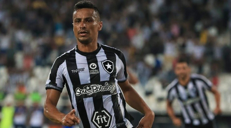 Cícero é outro jogador que deve ser negociado após o retorno do futebol. Foto: Getty Images