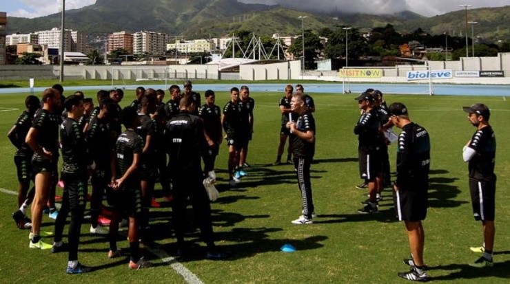 Jogadores terão cartilhas para treinar sozinhos em casa