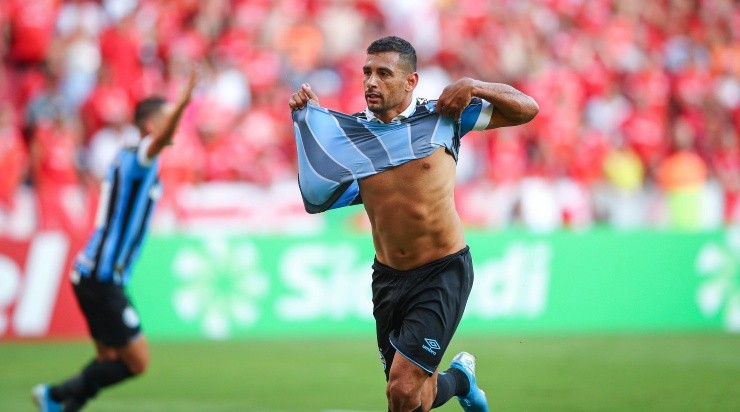 Diego Souza teria relatado sintomas semelhantes aos do vírus – Foto: Lucas Uebel/Grêmio.