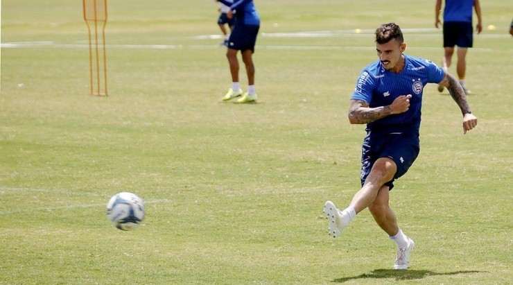 Lateral-esquerdo Zeca rasgou elogios ao Bahia após passagens por Santos e Internacional. Foto: Divulgação/Twitter