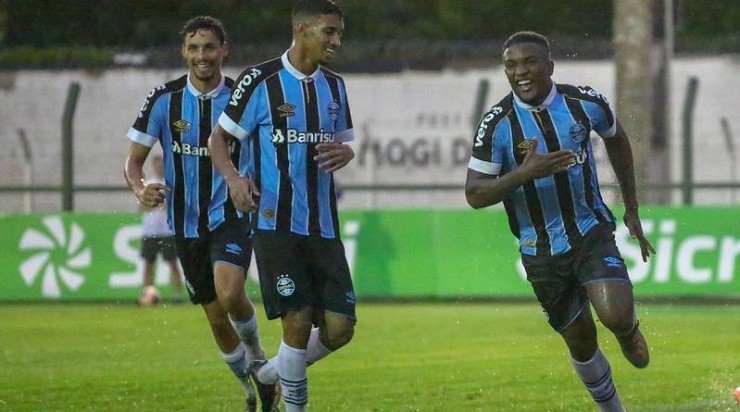 Elias e Fabrício: promovidos (Foto: Guilherme Rodrigues/GR Press./Divulgação)