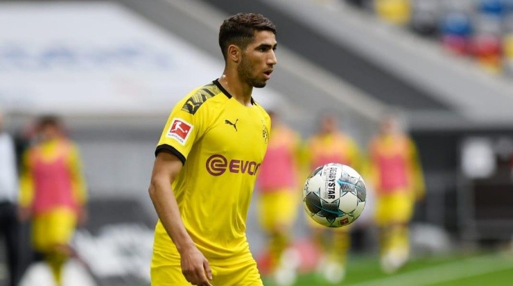 Hakimi em ação pelo Borussia Dortmund. (Foto: Getty Images)