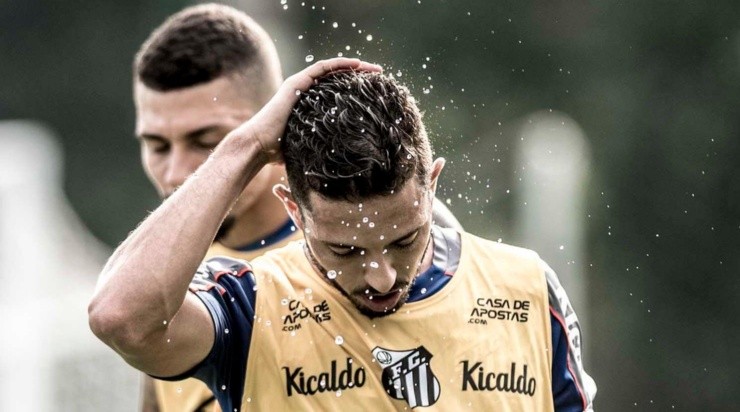 Jean viveu seu ápice no Santos em 2019 quando foi artilheiro do Campeonato Paulista. Hoje, porém, está esquecidono elenco(Foto: Ivan Storti/Santos)