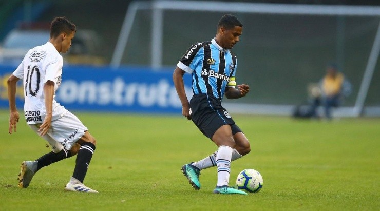 Pedro Cuiabá foi extremamente elogiado pelo treinador das categorias de base – Foto: Divulgação/Grêmio.