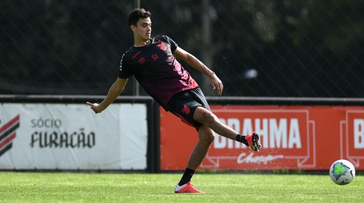 Aguilar foi um dos reforços anunciados – Foto: Divulgação/Athletico.