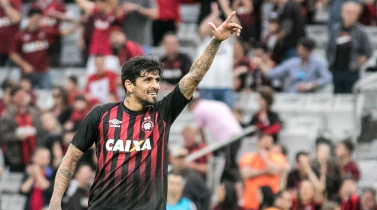 Lucho Gonzales renovou com o Furacão até o final do Brasileirão