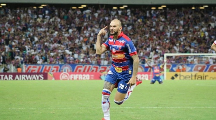 Marlon recebeu chance com Ceni – Foto: Leonardo Moreira/Fortaleza.