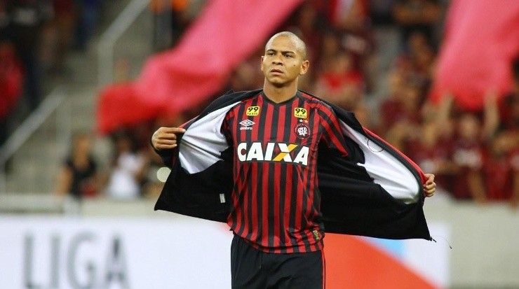Walter não deve jogar apenas no Estadual – Foto: Divulgação/Athletico.
