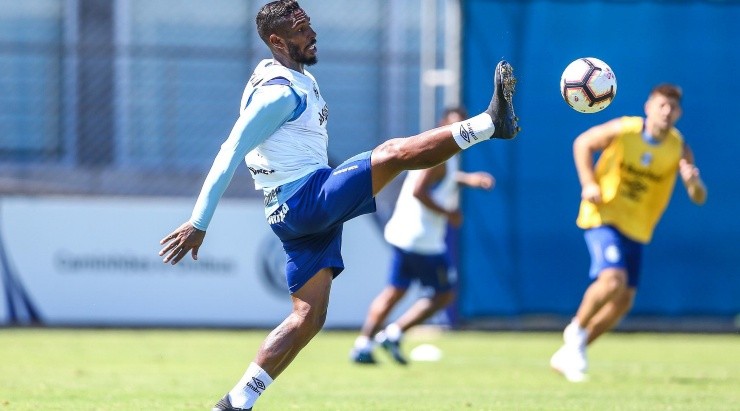 Atitude de Paulo Miranda não foi bem vista por alguns torcedores – Foto: Lucas Uebel/Grêmio.