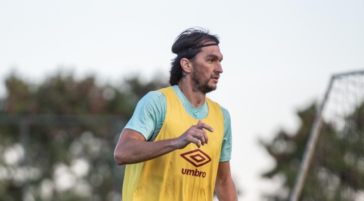 Ferraz é mais um dos desfalques de Odair Hellmann. (Foto: Lucas Merçon/Fluminense)