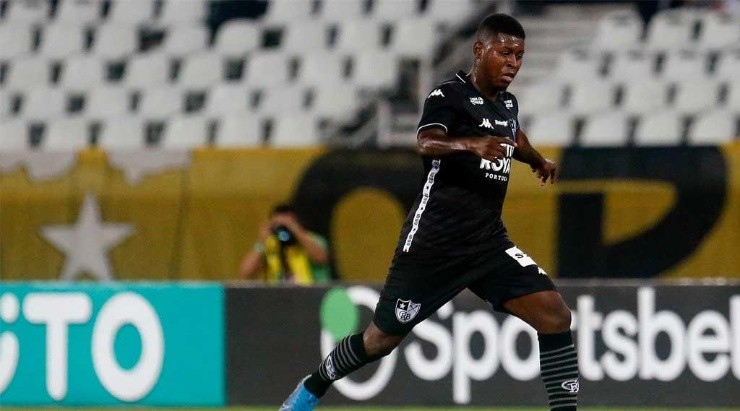 Gabriel Cortez rescindiu com o Botafogo após polêmicas nas redes sociais e virou mais um problema para o técnico Paulo Autuori