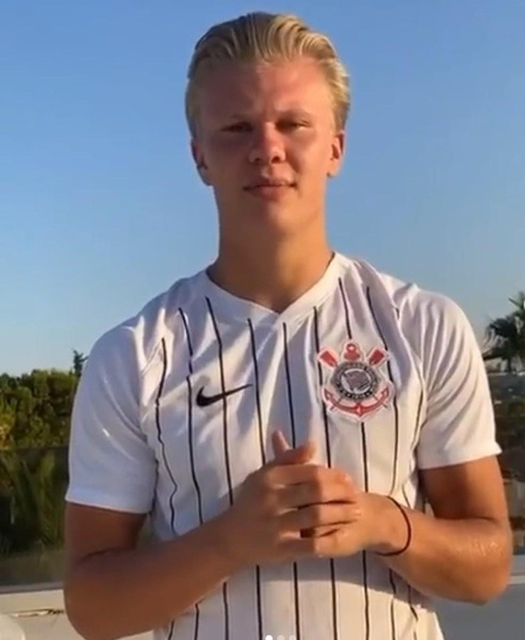 Haaland publicou um vídeo neste domingo com a camisa do Corinthians. Foto: Reprodução/Instagram
