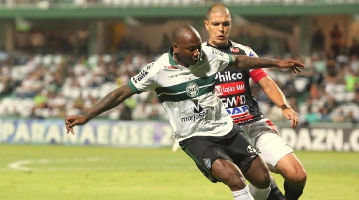 Sassá pode receber oportunidade no time titular – Foto: Divulgação/Coritiba.