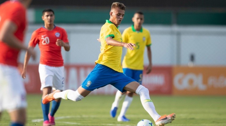 Luan Patrick deve atuar ao lado de Halter – Foto: Divulgação/Athletico.