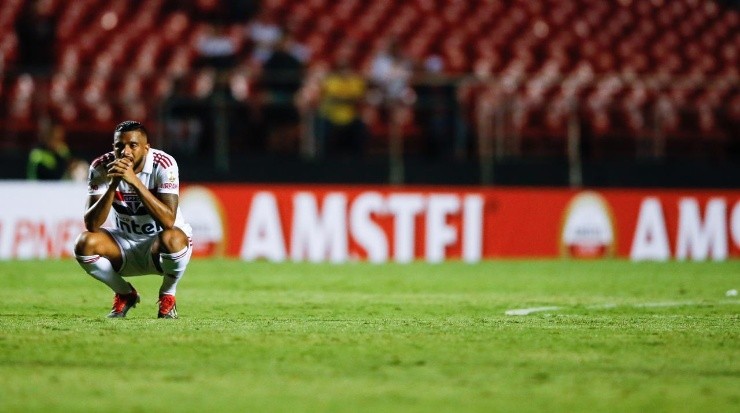 Reinaldo lamenta eliminação do São Paulo. (Foto: Getty Images)