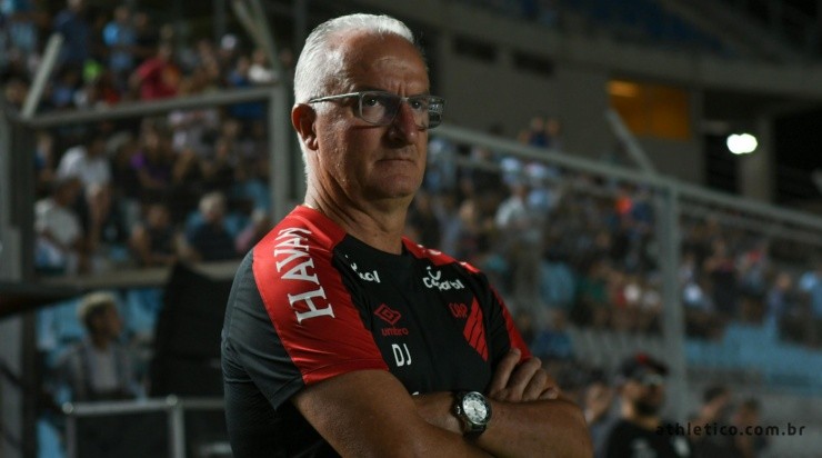 Dorival: quer reforços no Furacão (Foto: Site Oficial do Athletico/Divulgação)