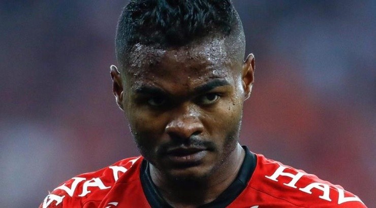 Nikão em ação pelo Furacão. (Foto: Getty Images)