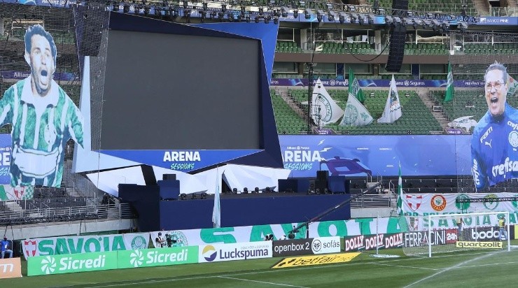 AllianzParquesem torcida mas com o mosaico do Matador Evair para abençoar a trave onde saiu o gol de Luiz Adriano(Foto: César Greco / Ag. Palmeiras)