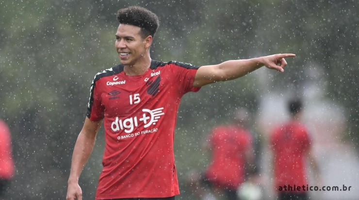 Marquinhos Gabriel está de volta ao time após ser poupado – Foto: Divulgação/Athletico.