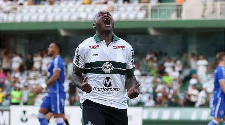 Sassá será titular na partida desta quarta-feira (12). Foto: Divulgação