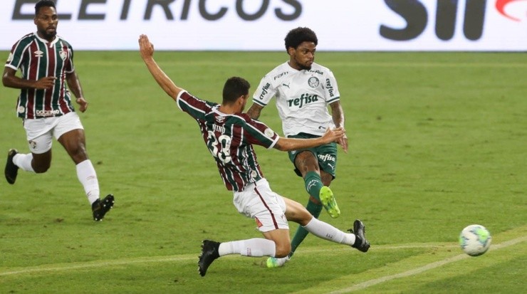 Luiz Adriano arremata para o gol, o matador voltou, a bola só precisa chegar (Foto: César Greco / Ag. Palmeiras)