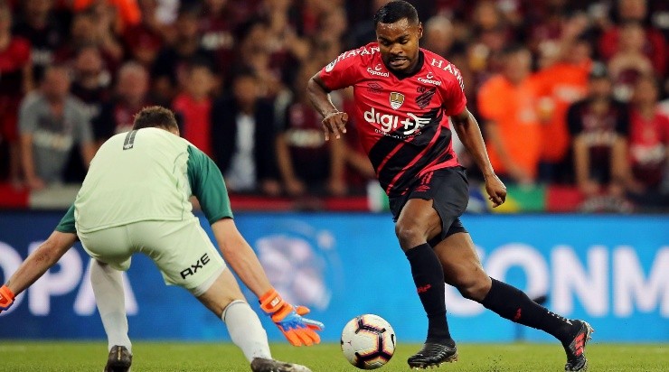 Nikão pode ser um dos poupados contra o Santos.