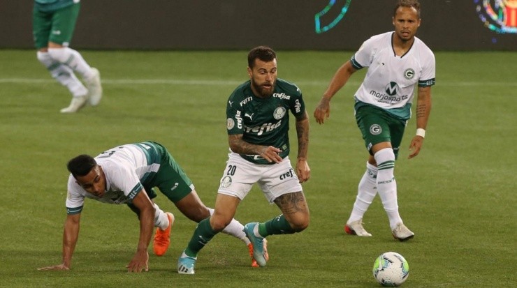 Lucas Lima vive de lampejos de eficiencia na armação. Algumas jogadas o tornam o mais apto na função em meio ao mar de mediocridade(Foto: Agência Palmeiras)