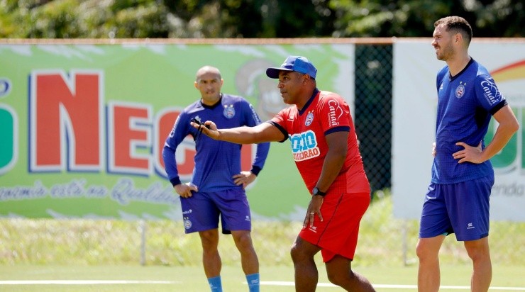 Roger Machado em ação pelo Bahia. Foto:Felipe Oliveira / EC Bahia