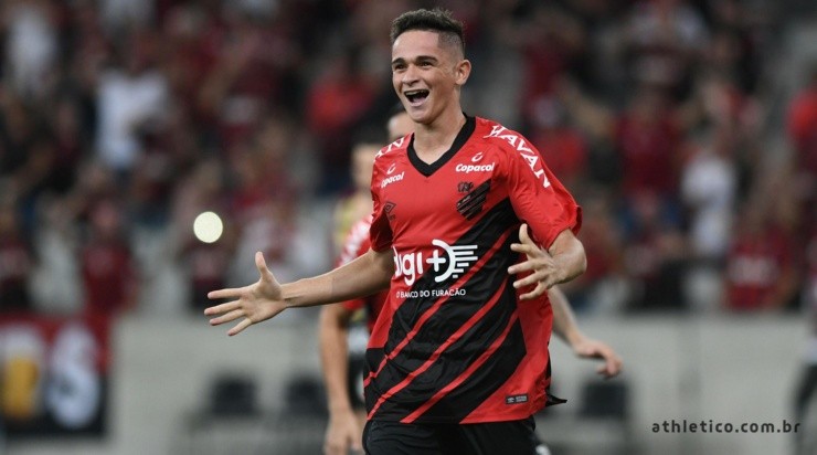 Khellven: de volta ao time (Miguel Locatelli/Site Oficial do Athletico/Divulgação)