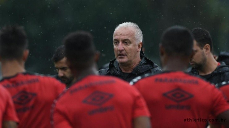 Situação de Dorival está bem complicada no clube – Foto: Divulgação/Athletico.