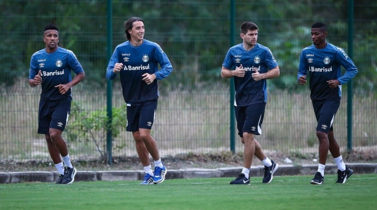 Kannemann e Orejuela: podem voltar no domingo (Foto: Lucas Uebel/Grêmio/Divulgação)