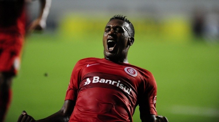 Volante é desejado por clubes do futebol árabe – Foto: Ricardo Duarte/Internacional.