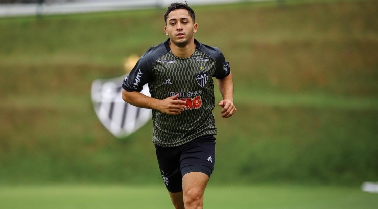 Léo Sena pode ganhar oportunidade contra o Bragantino – Foto: Bruno Cantini/Atlético.