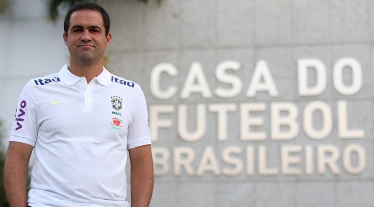 Jardine esteve de olho no Derby – Foto: Lucas Figueiredo/CBF.