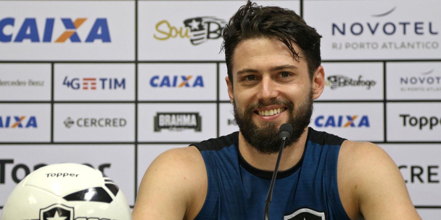 "Tenho muita saudade de vestir a camisa do Botafogo"; João ...
